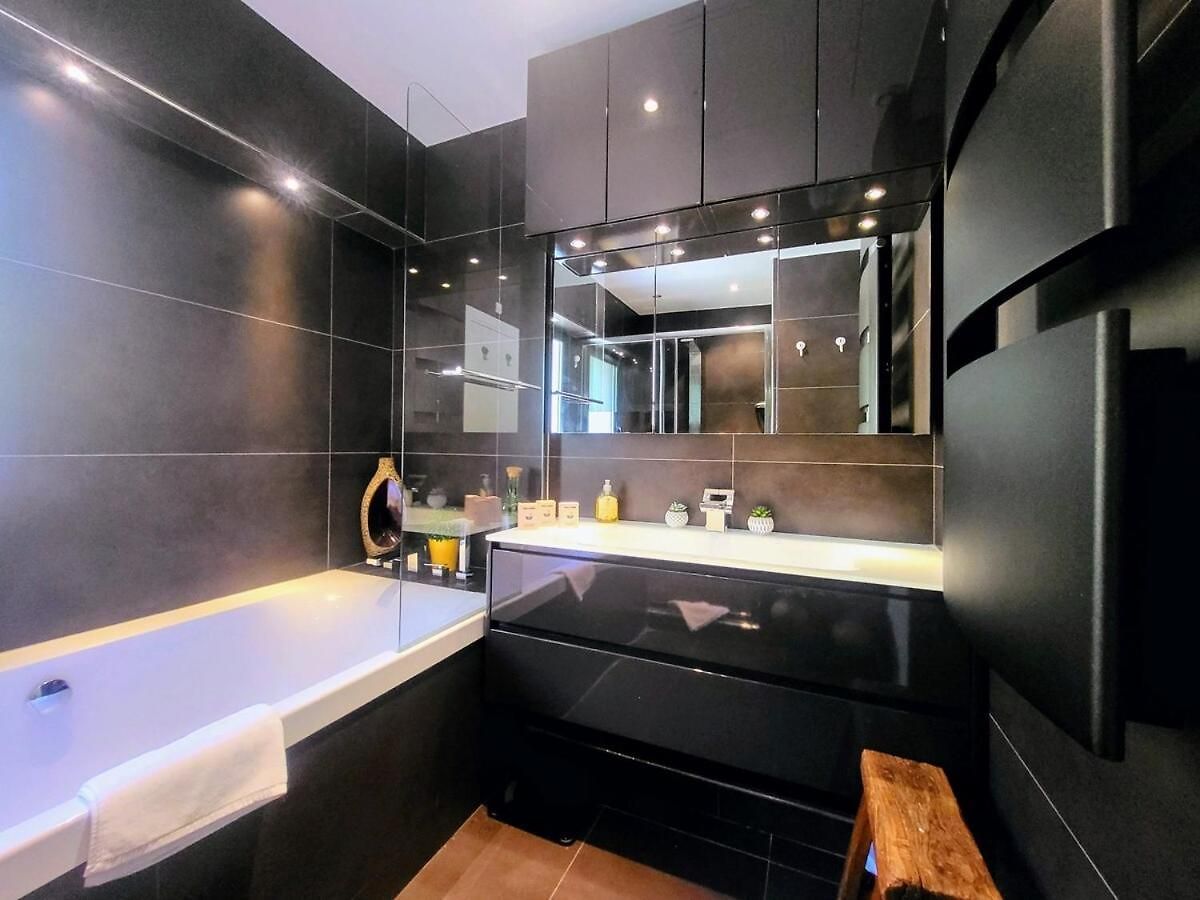3 Bedrooms With Private Garden And Pool *