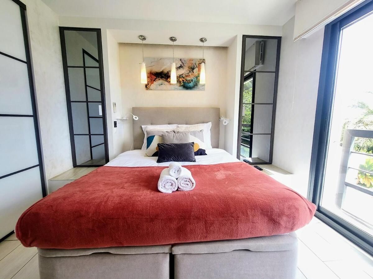 3 Bedrooms With Private Garden And Pool *