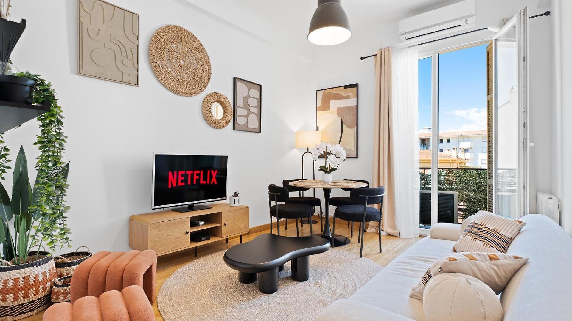 Apartment Renting - Arson - Chic & Modern Design 2-bedroom Ac Port