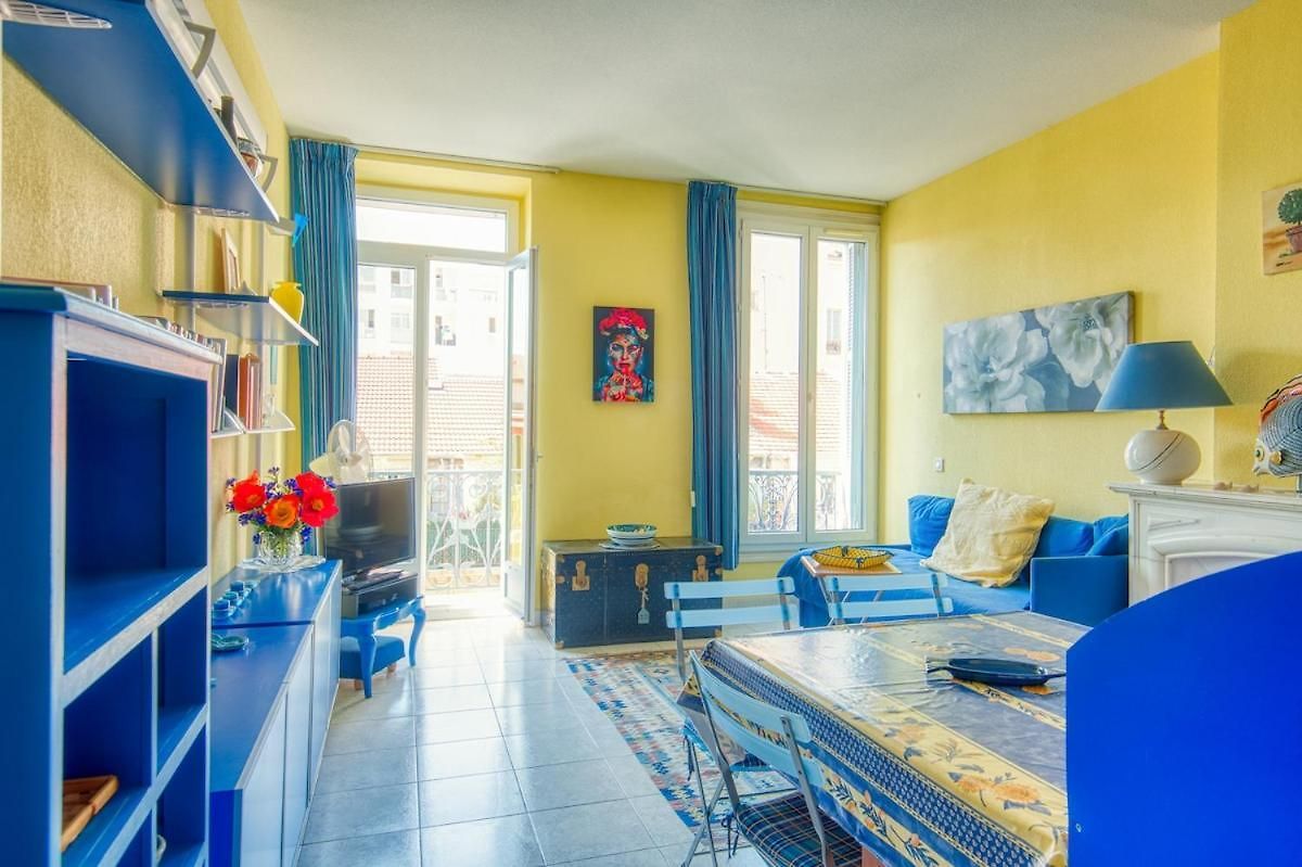 Bright Two-room With Terrace In Jean-medecin *