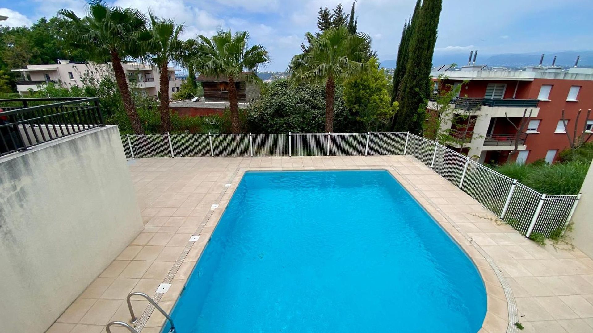 Apartment West Ground-floor One Bedroom With Parking, Garden, Pool