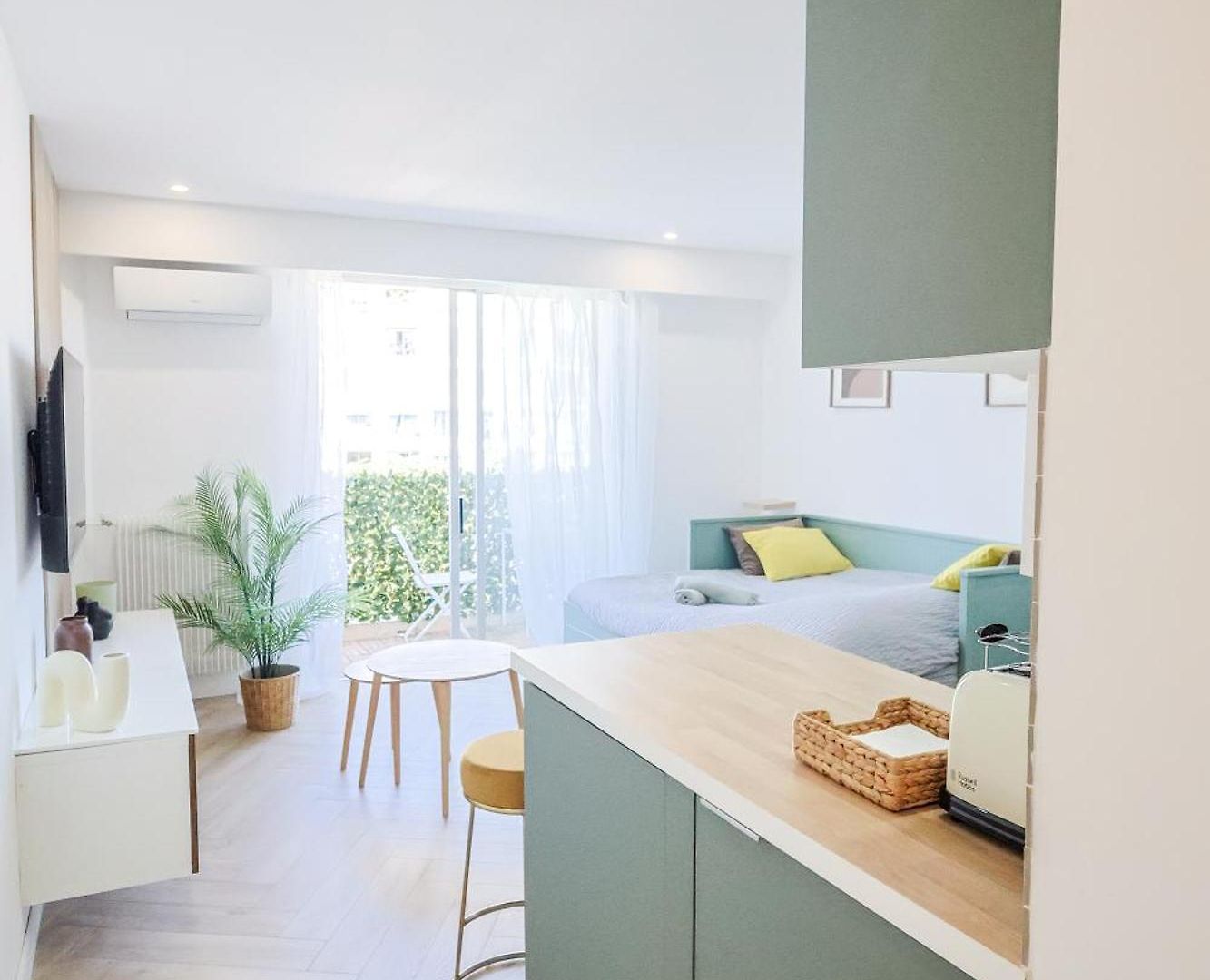 Apartment Perfectly Located Between Sea And Center