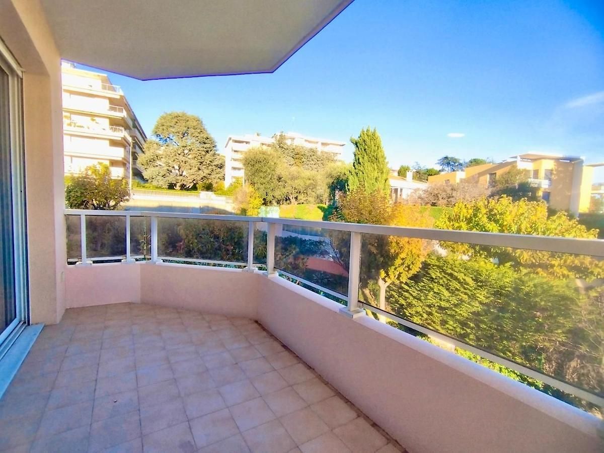 2 Pieces Terrasse Piscine Parking * Nice