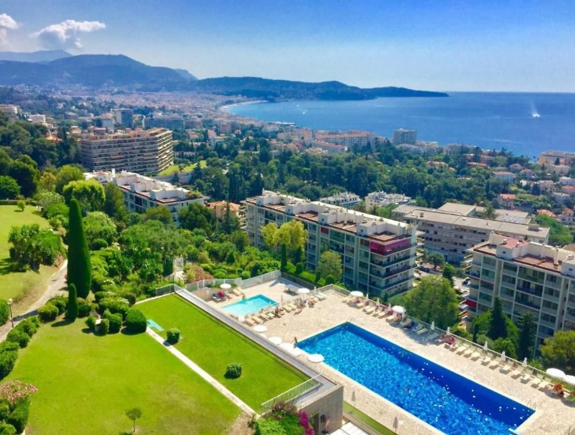 Apartment In A Luxury Community
