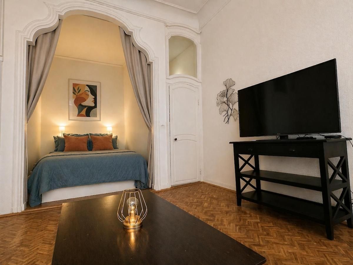 In Vieux-nice, Saleya Apartment
