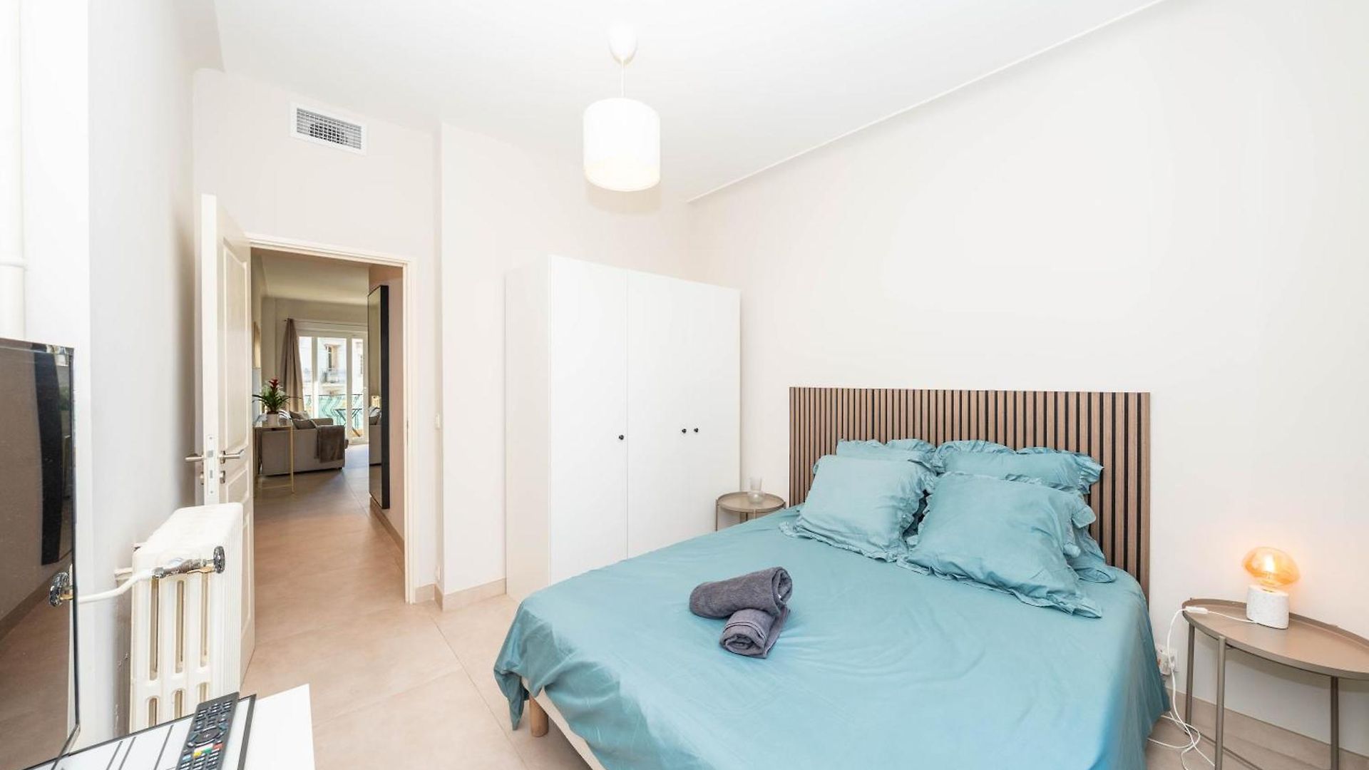 Modern, Bright, And Cozy * Nice