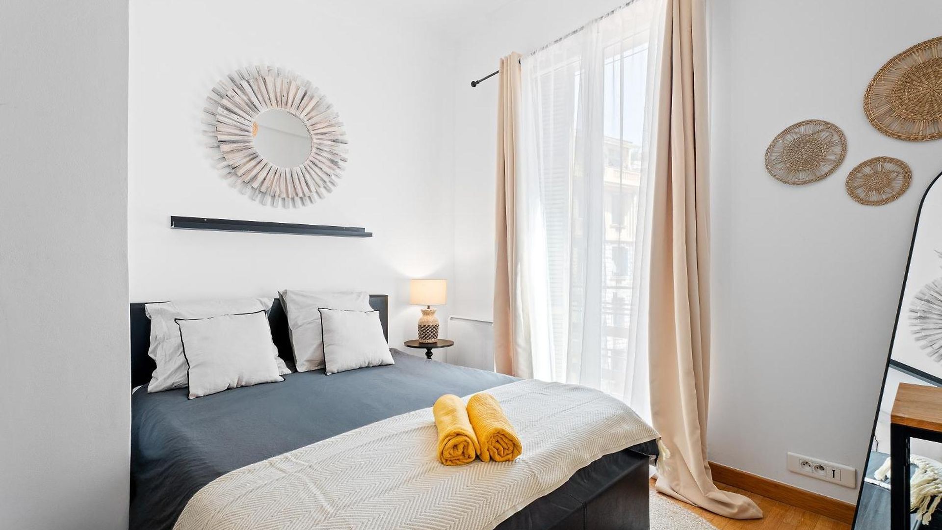 Renting - Arson - Chic & Modern Design 2-bedroom Ac Port Nice