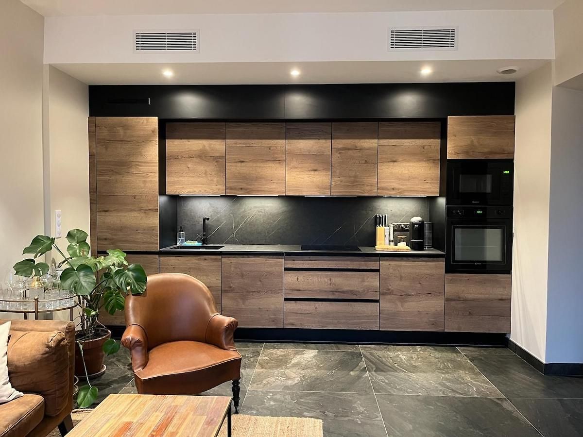 Urban Design 6 People Near Dowtown With Air Conditioning & Netflix * Nice
