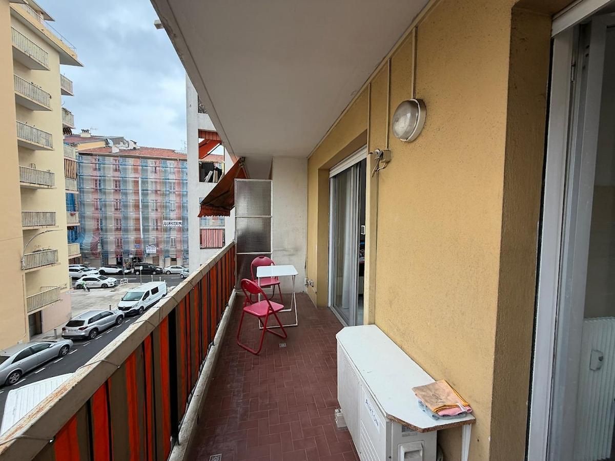 1 Bedroom Flat - Terrace & Ac *