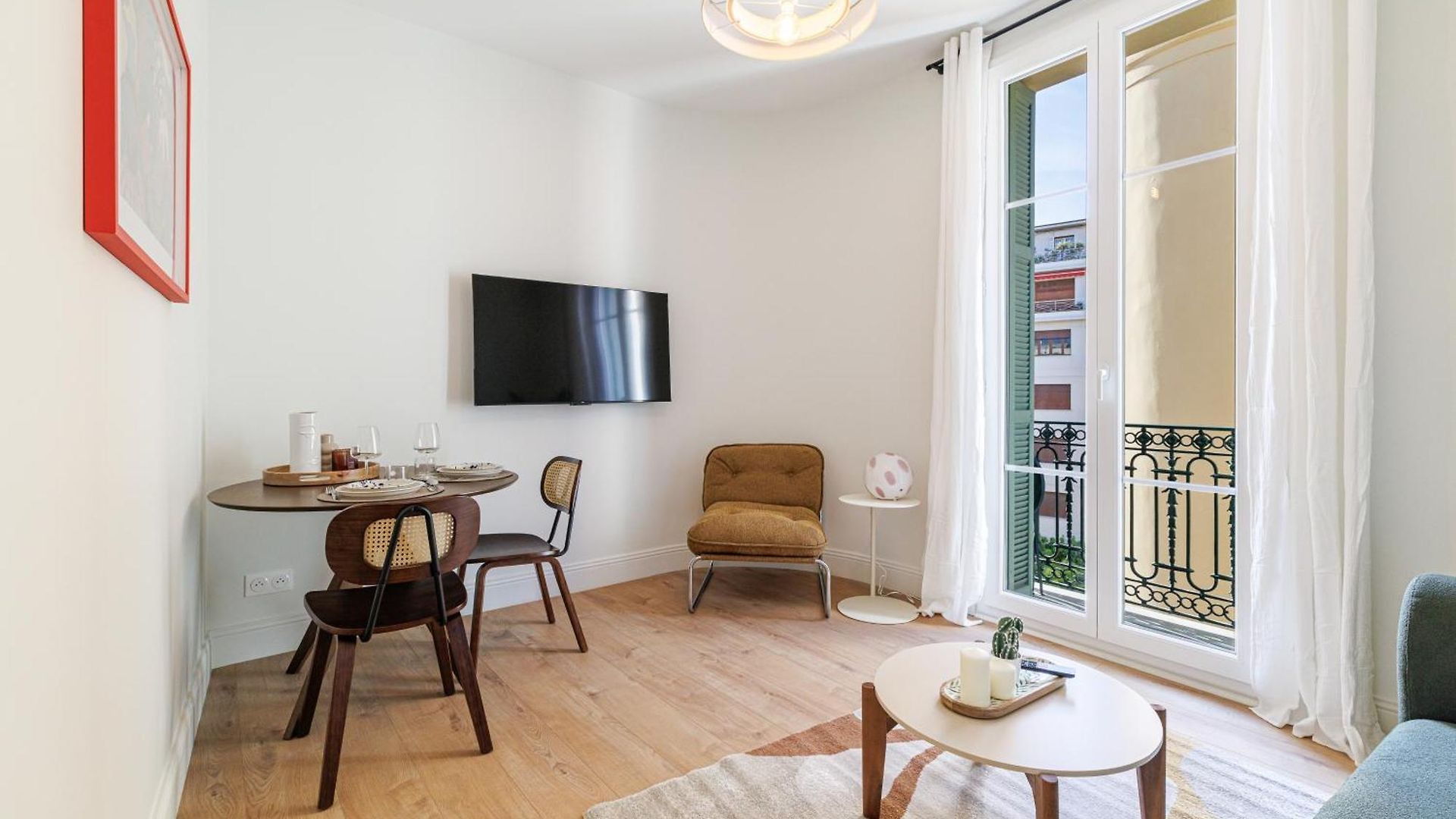 One-bedroom In Carre D'or, 200m Apartment