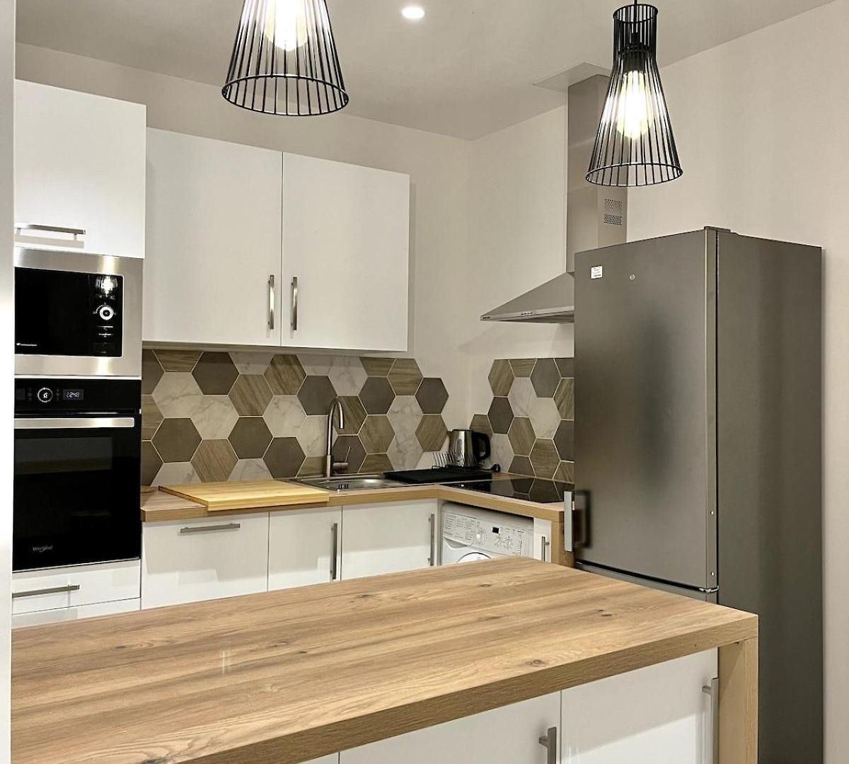 Urban Charm 6 People Near Dowtown With Air Conditioning & Netflix * Nice