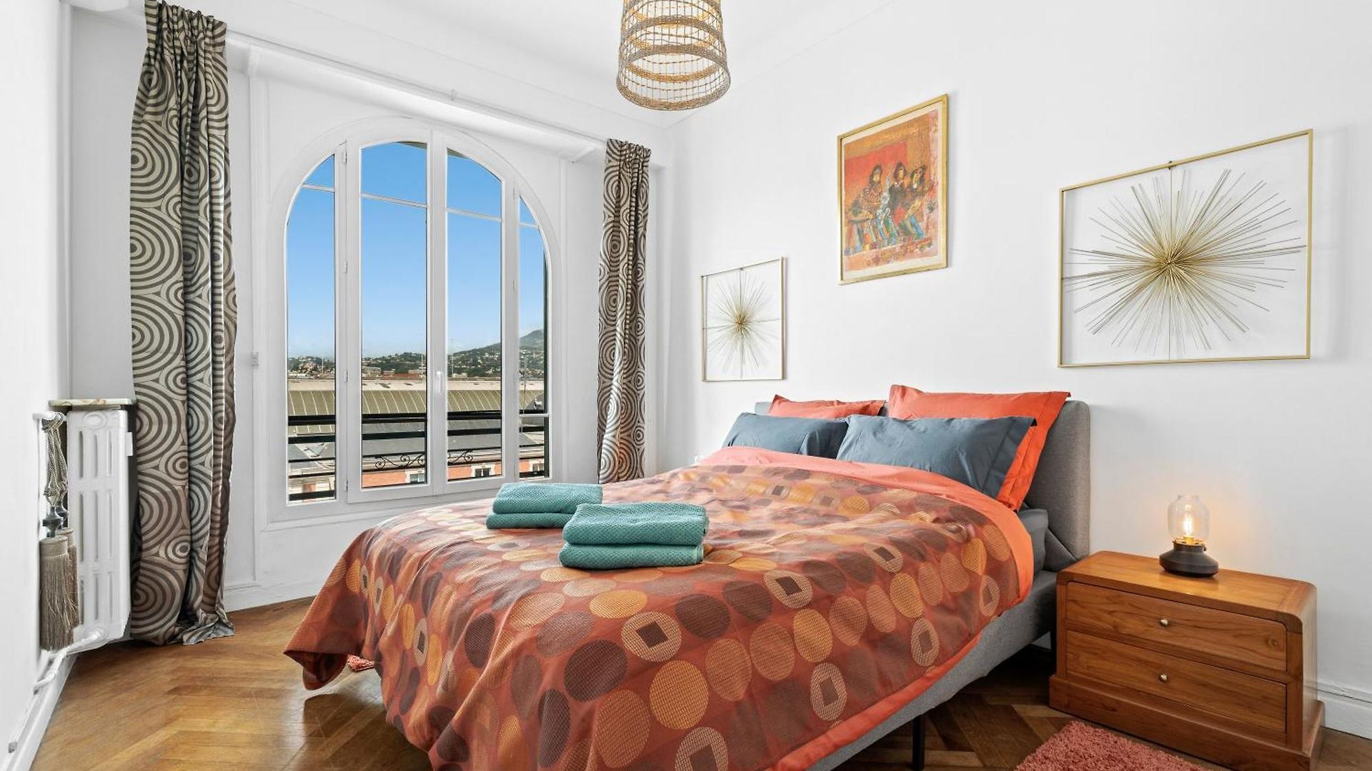 Renting - Auber - Elegant Bright View Station Ac Elevator Apartment