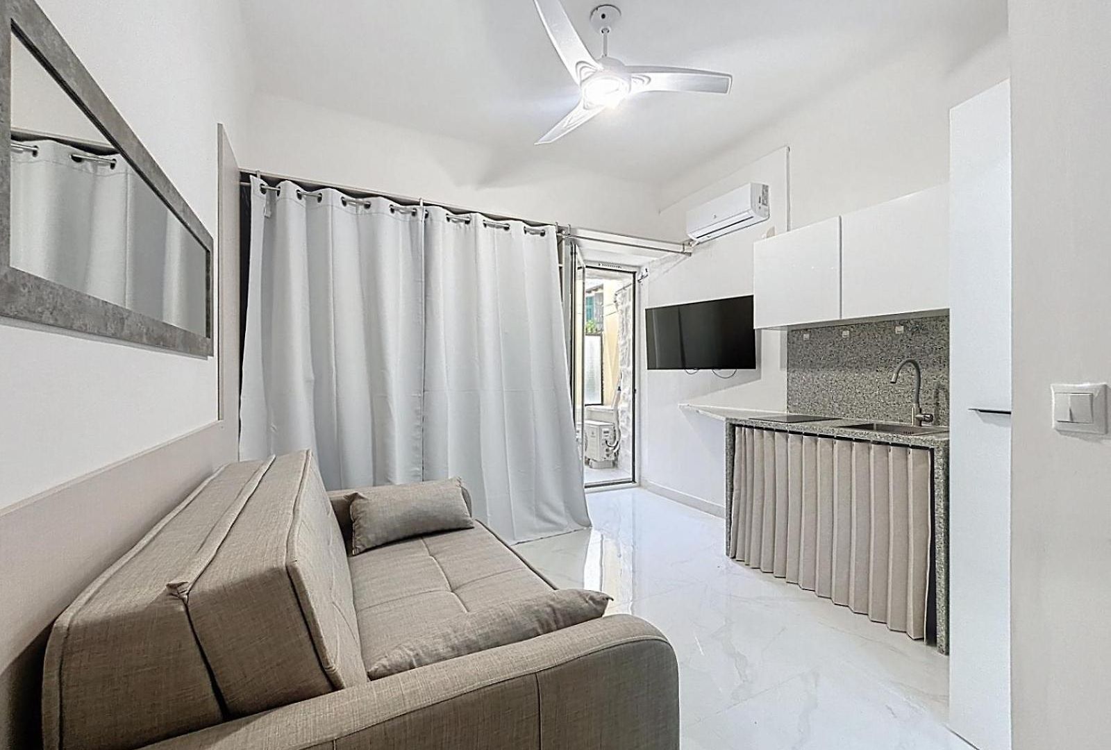 Elegant Riviera In Apartment