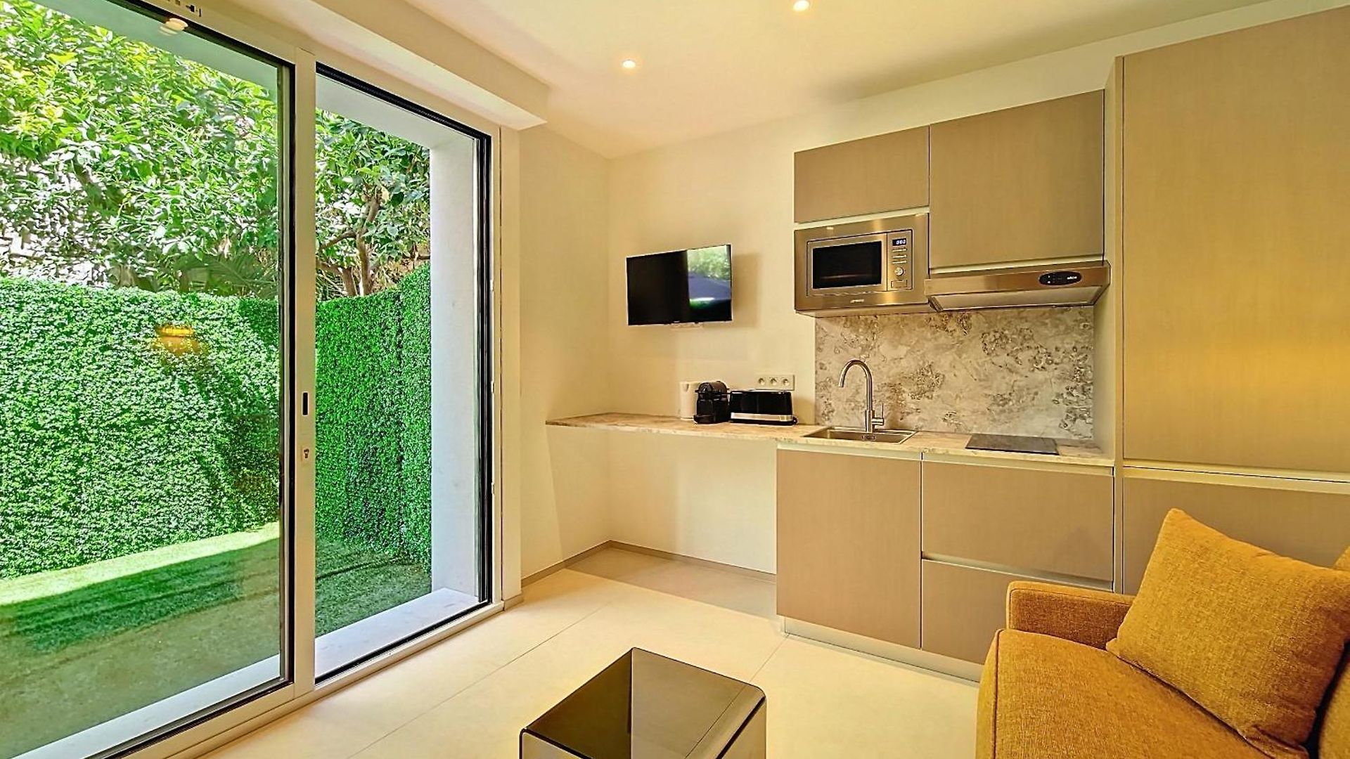 Apartment Nestor&jeeves -jardin Corail - Terrace, Ac, Walk To