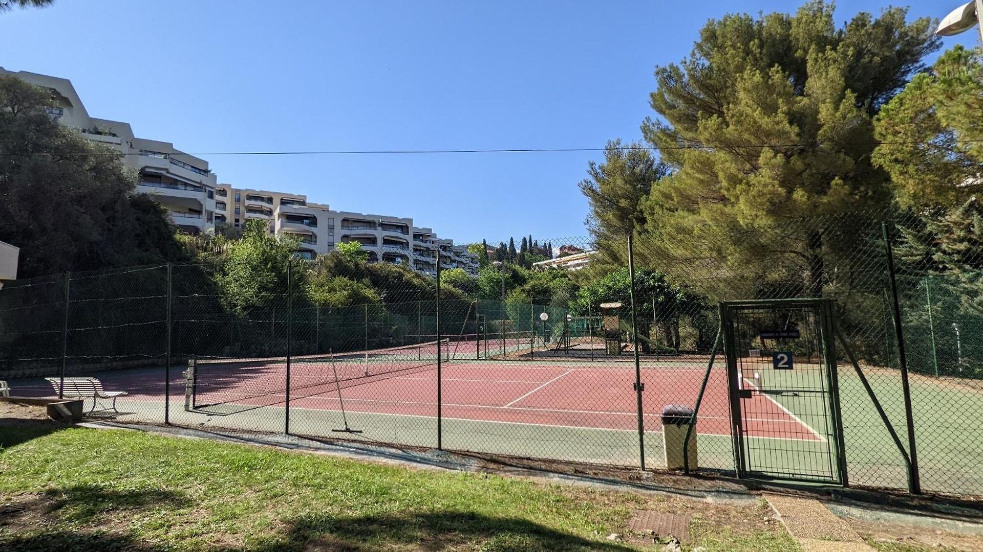 Avec Terrasse - Piscine - Tennis - Gardien Apartment