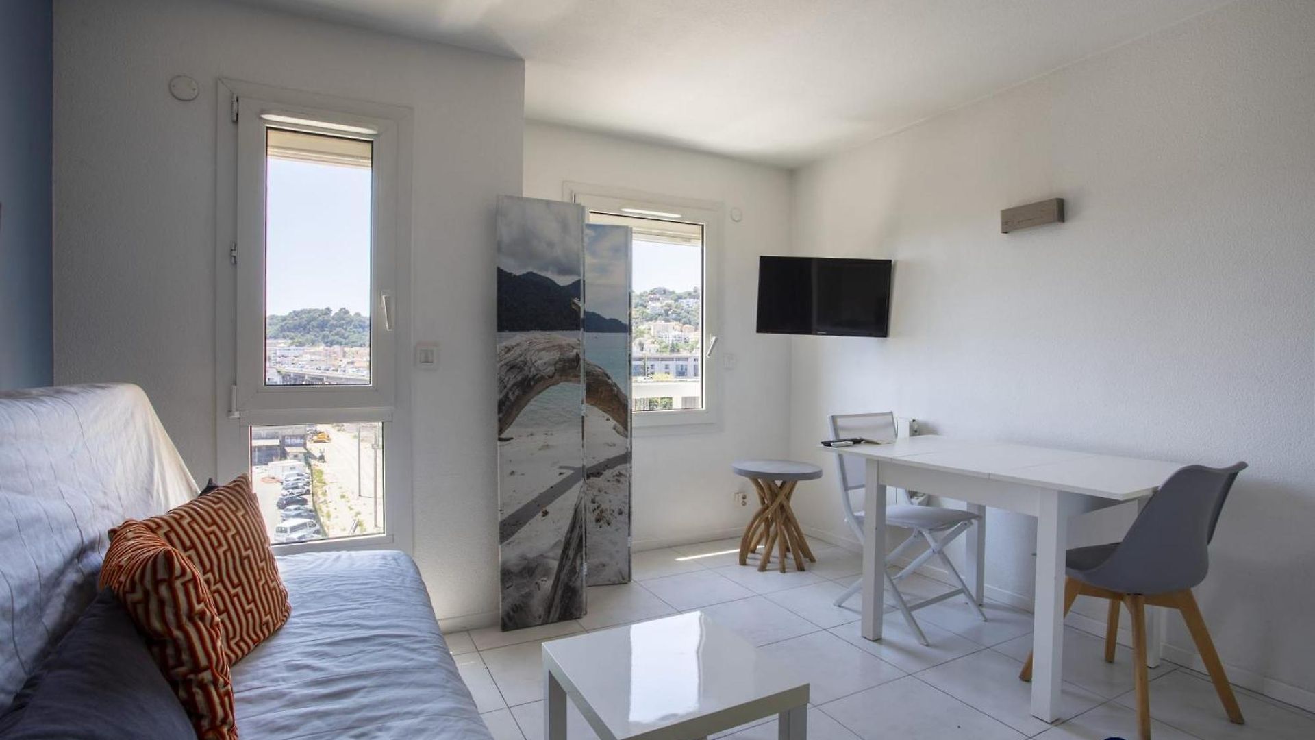 Apartment Air-conditioned Near The Train Station *
