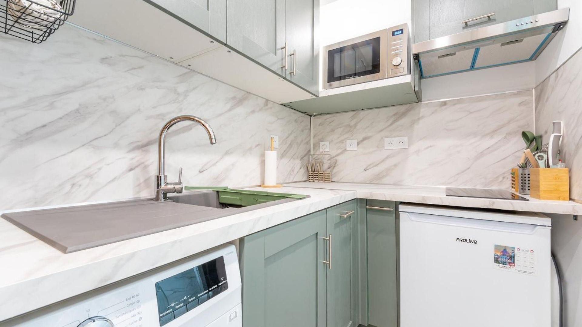 With 1 Bedroom, Gambetta, Russian Church Apartment