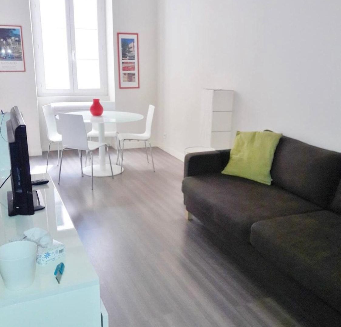 Charming Air-conditioned Apartment-prime Location In Old