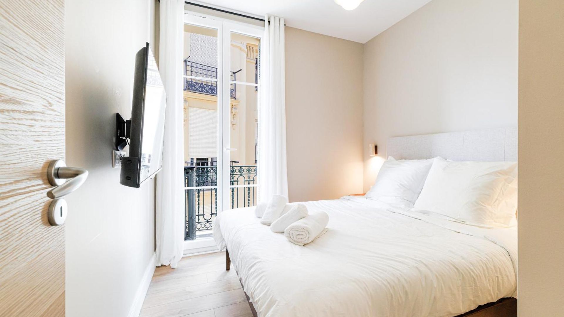 One-bedroom In Carre D'or, 200m Apartment Nice