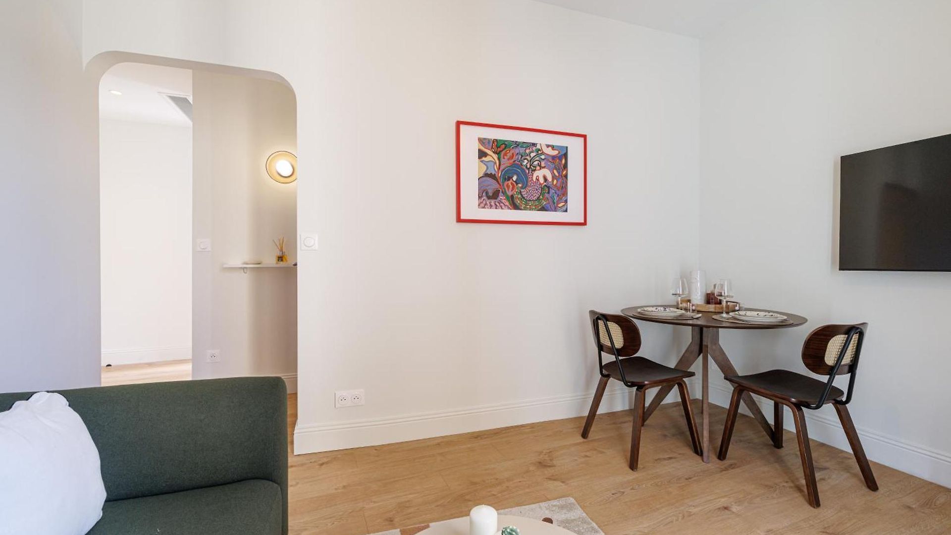 One-bedroom In Carre D'or, 200m *