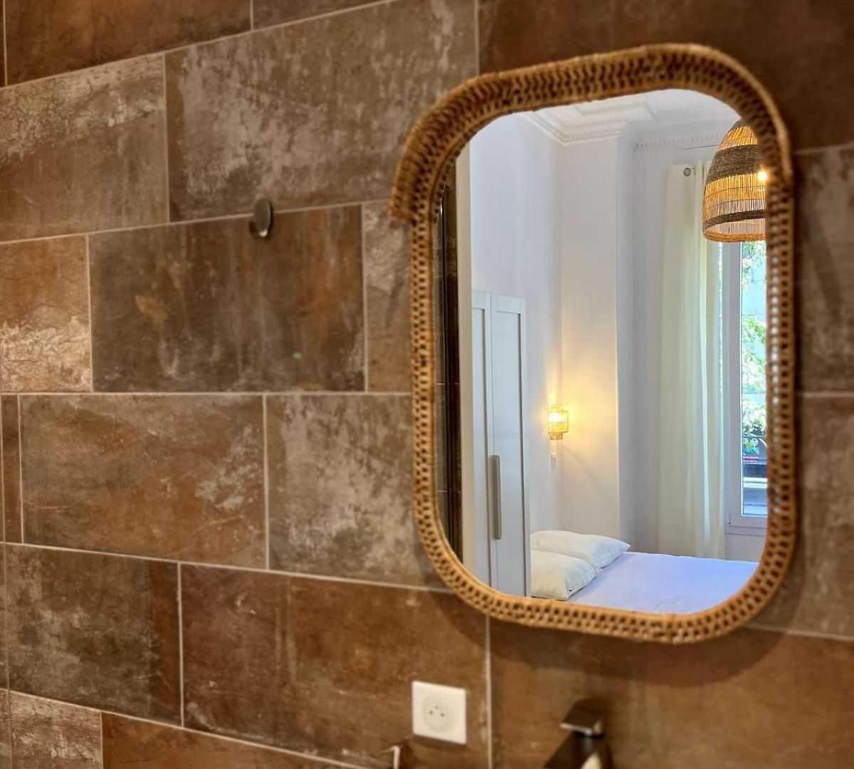 Urban Charm 6 People Near Dowtown With Air Conditioning & Netflix