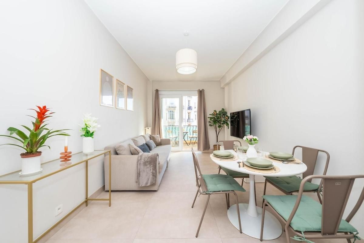 Modern, Bright, And Cozy Nice