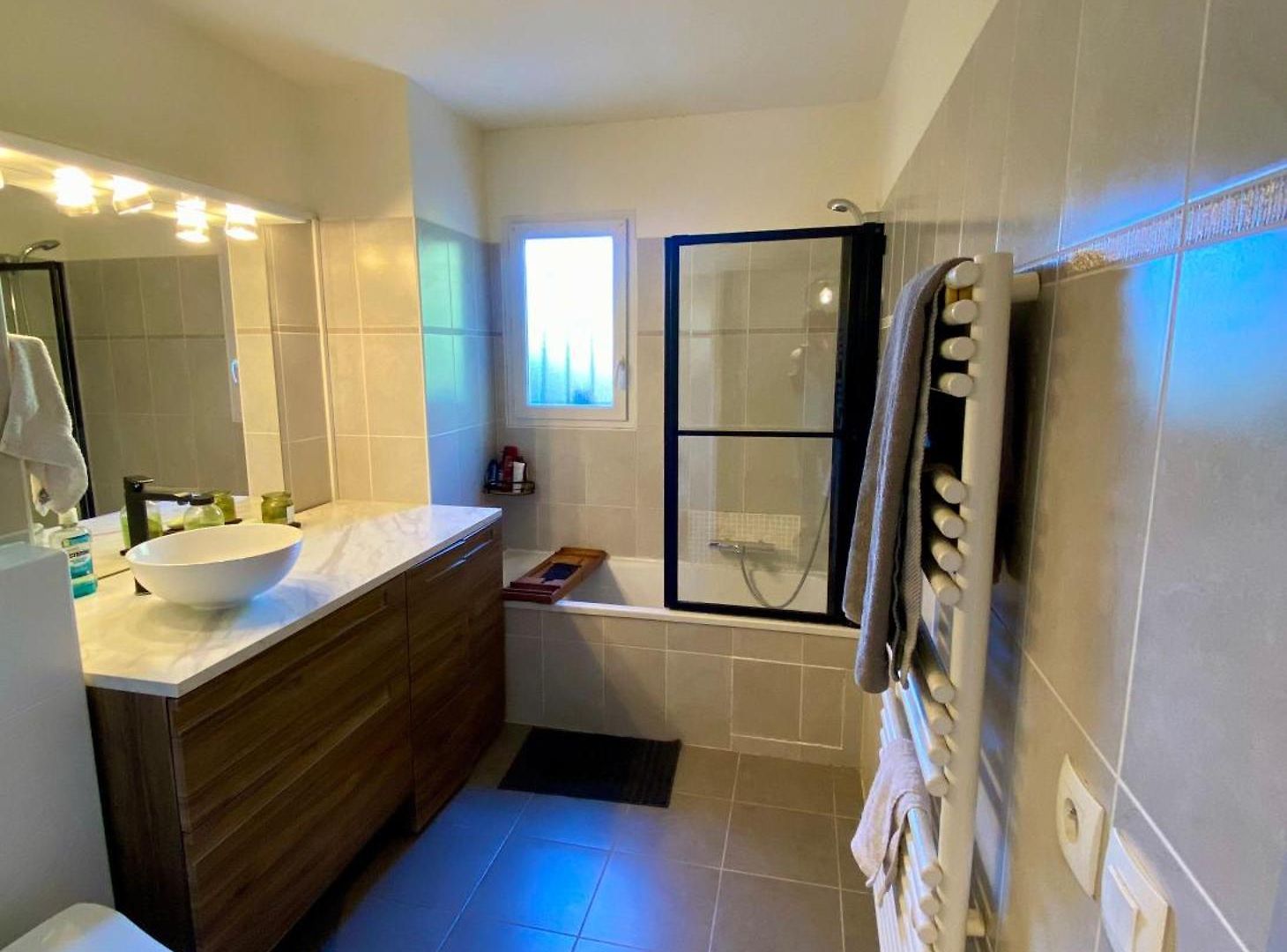 West Ground-floor One Bedroom With Parking, Garden, Pool