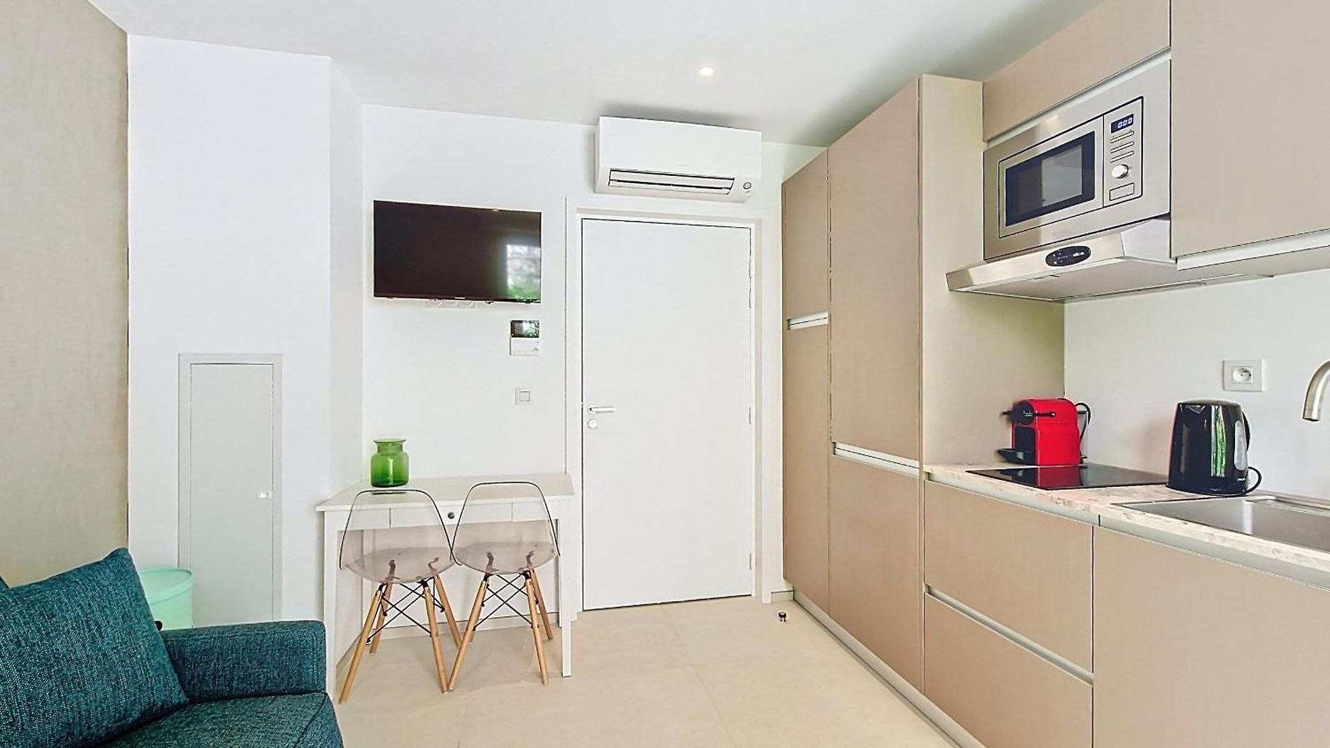Nestor&jeeves - Julianna Emeraude - Nice, Ac, Walk To Apartment