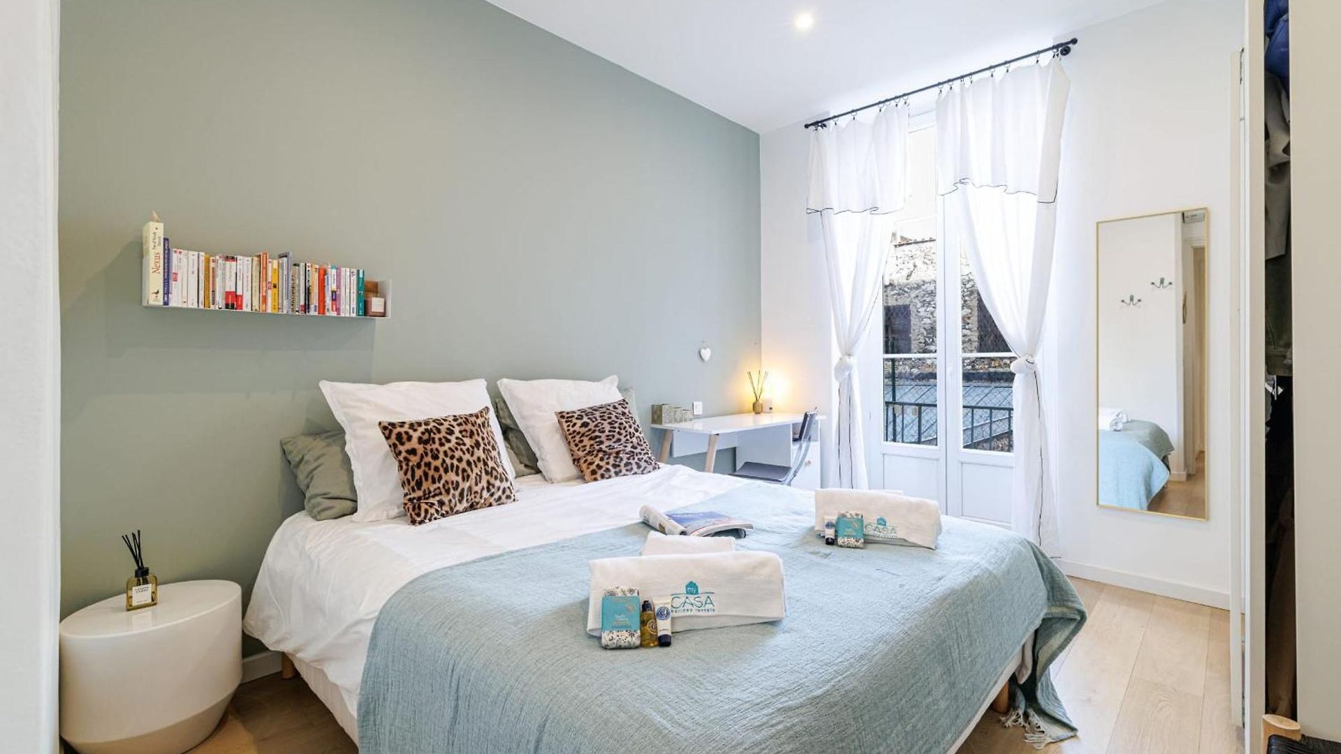 My Casa Guisol 17 - Elegant 3 Bedroom Near The Old Port *