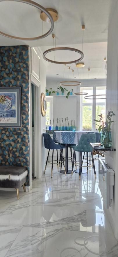 Gloria Golden Blue * Nice