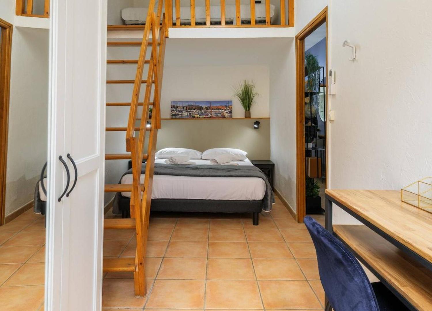 3 Pieces Place Rossetti Apartment *