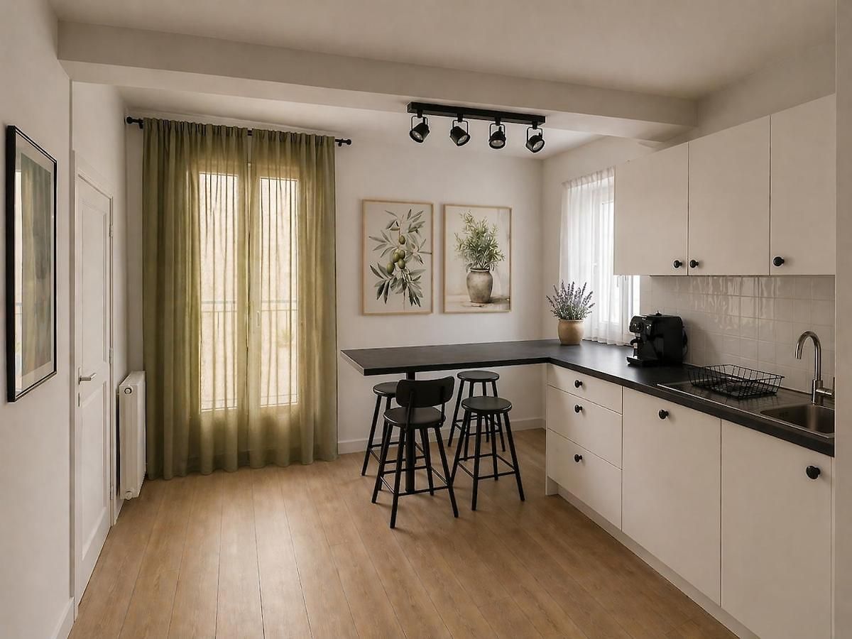 In Vieux-nice, Saleya Apartment