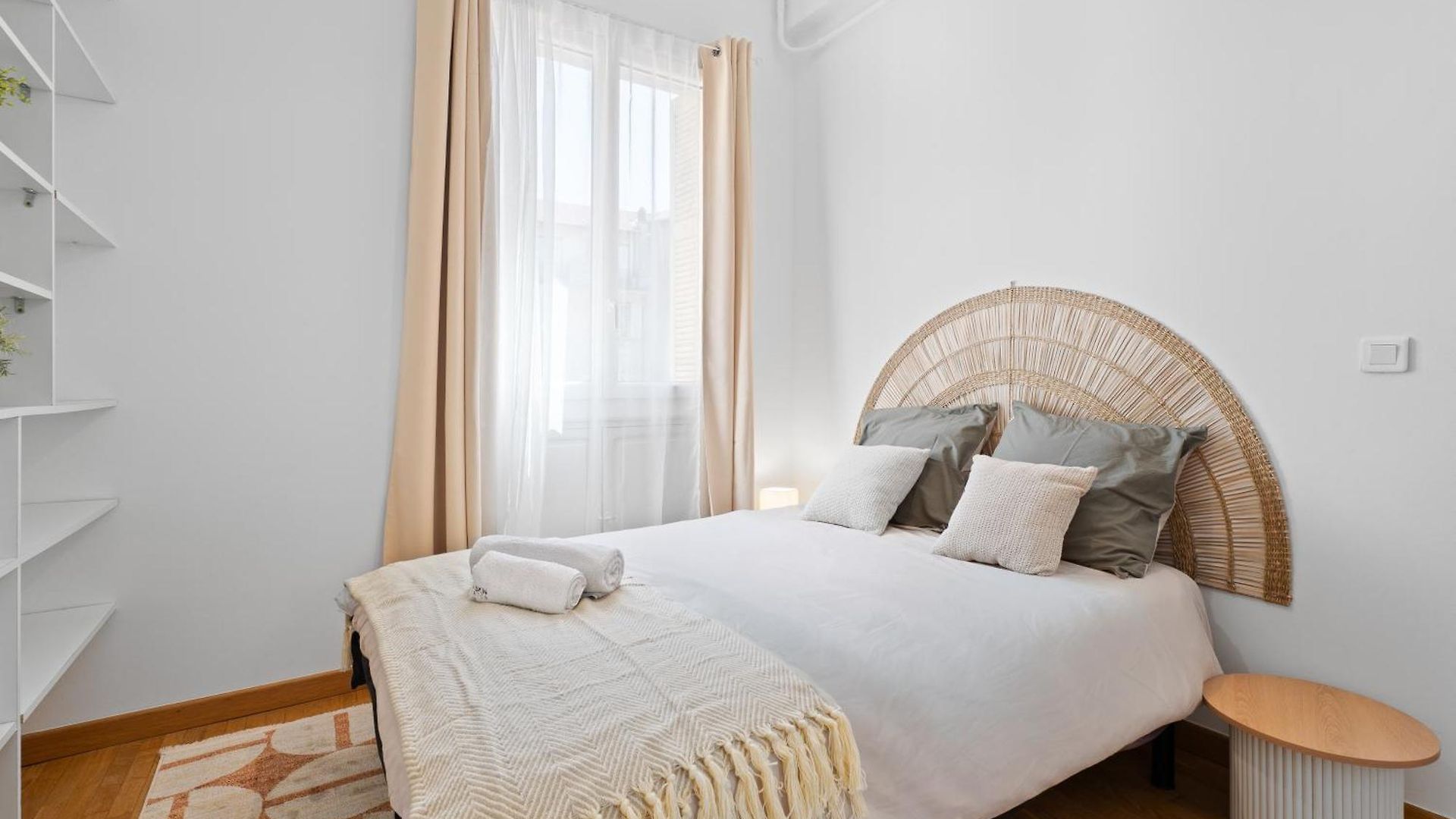 Renting - Arson - Chic & Modern Design 2-bedroom Ac Port Apartment Nice