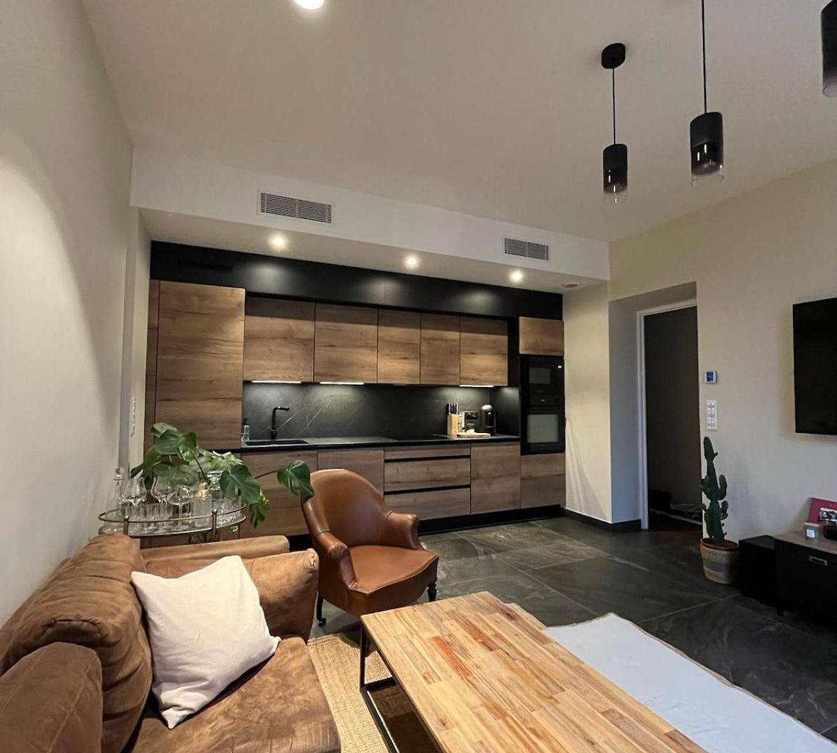 Urban Design 6 People Near Dowtown With Air Conditioning & Netflix Apartment