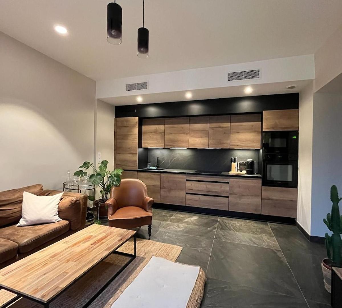 Urban Design 6 People Near Dowtown With Air Conditioning & Netflix Apartment