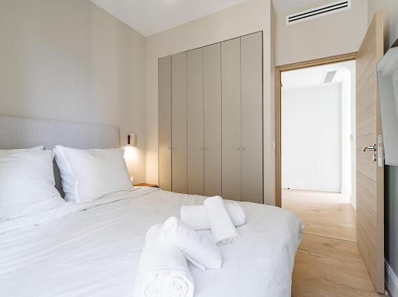 One-bedroom In Carre D'or, 200m * Nice