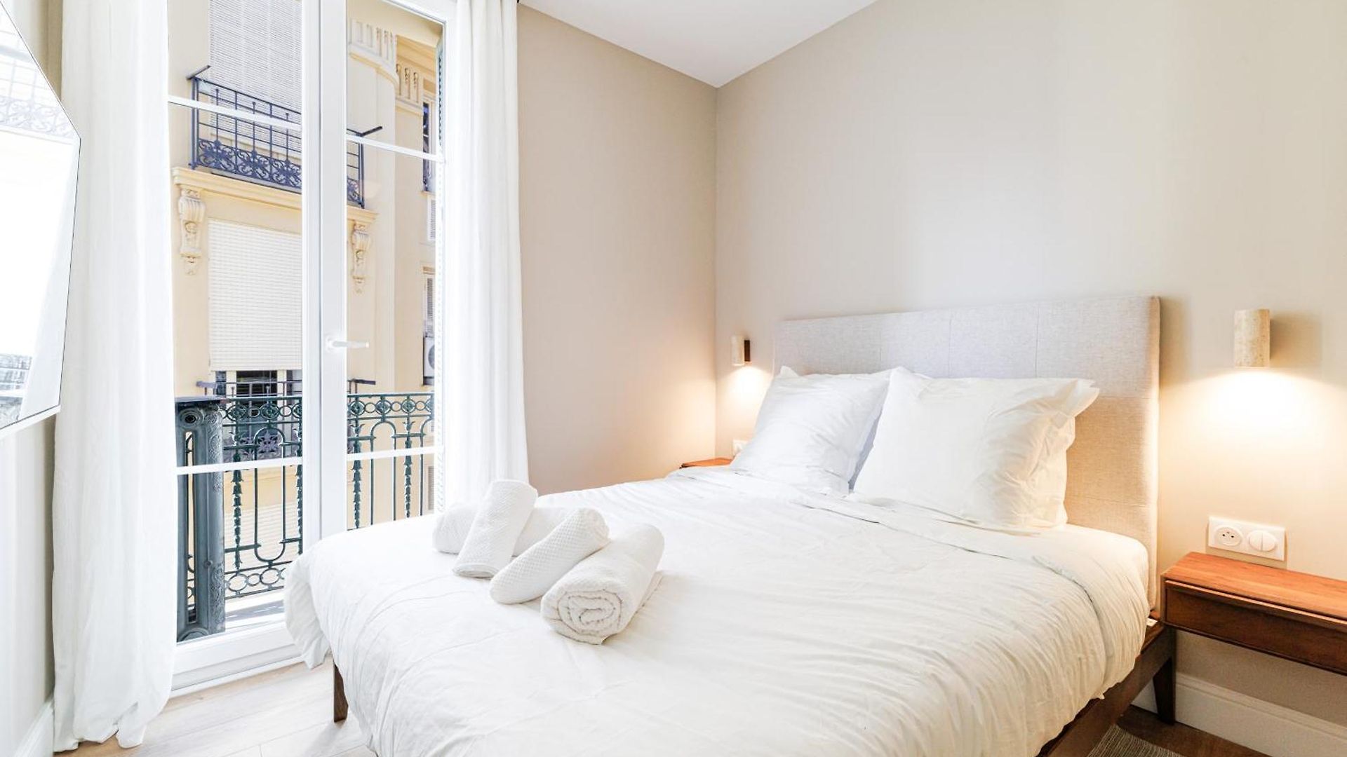 Apartment One-bedroom In Carre D'or, 200m Nice