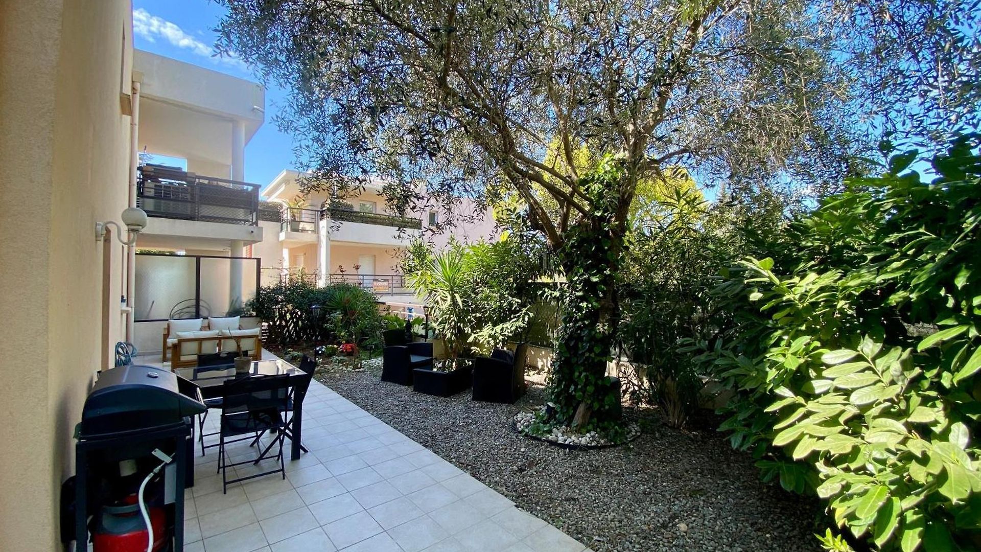 Apartment West Ground-floor One Bedroom With Parking, Garden, Pool Nice