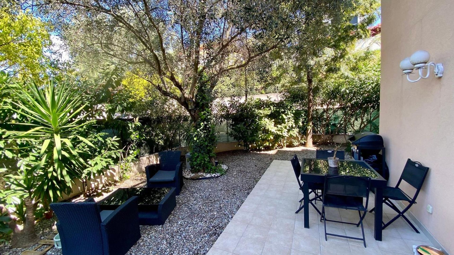 Apartment West Ground-floor One Bedroom With Parking, Garden, Pool *