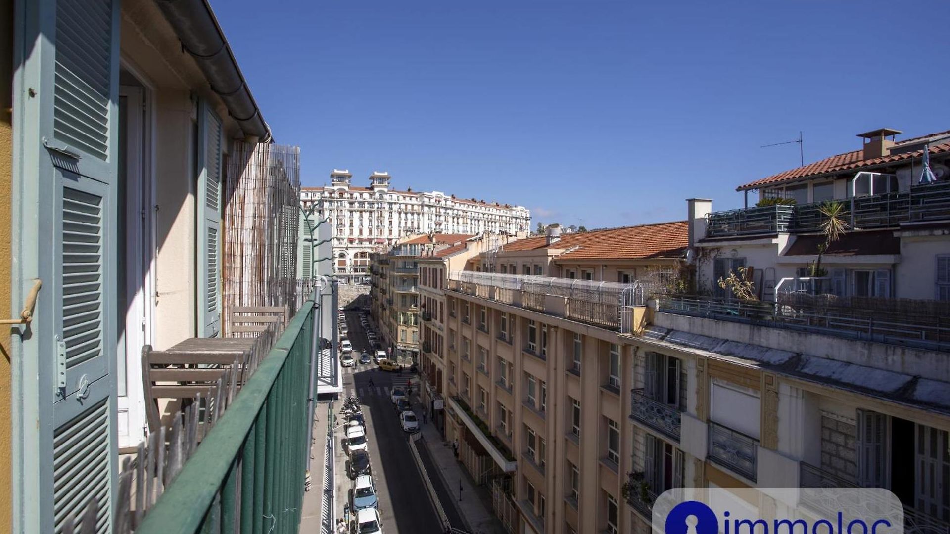 Air-conditioned In The Center Apartment