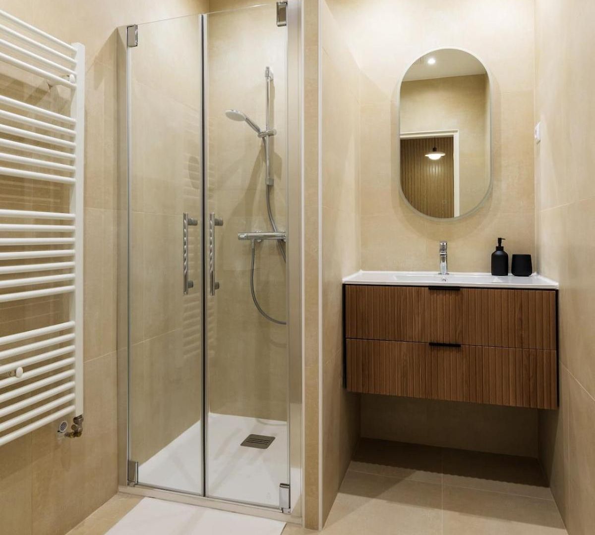 Apartment Charme Nicois, 15min De La Mer, 3 Chambres, Climatisation, Terrasse
