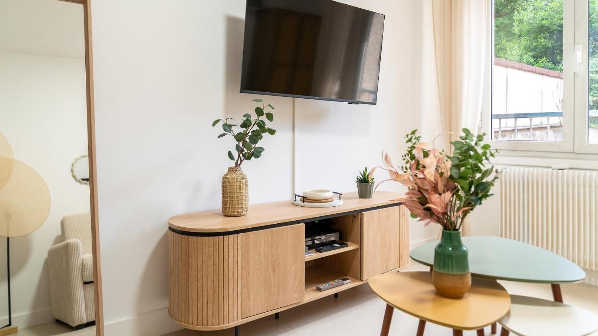 With 1 Bedroom, Gambetta, Russian Church Apartment *