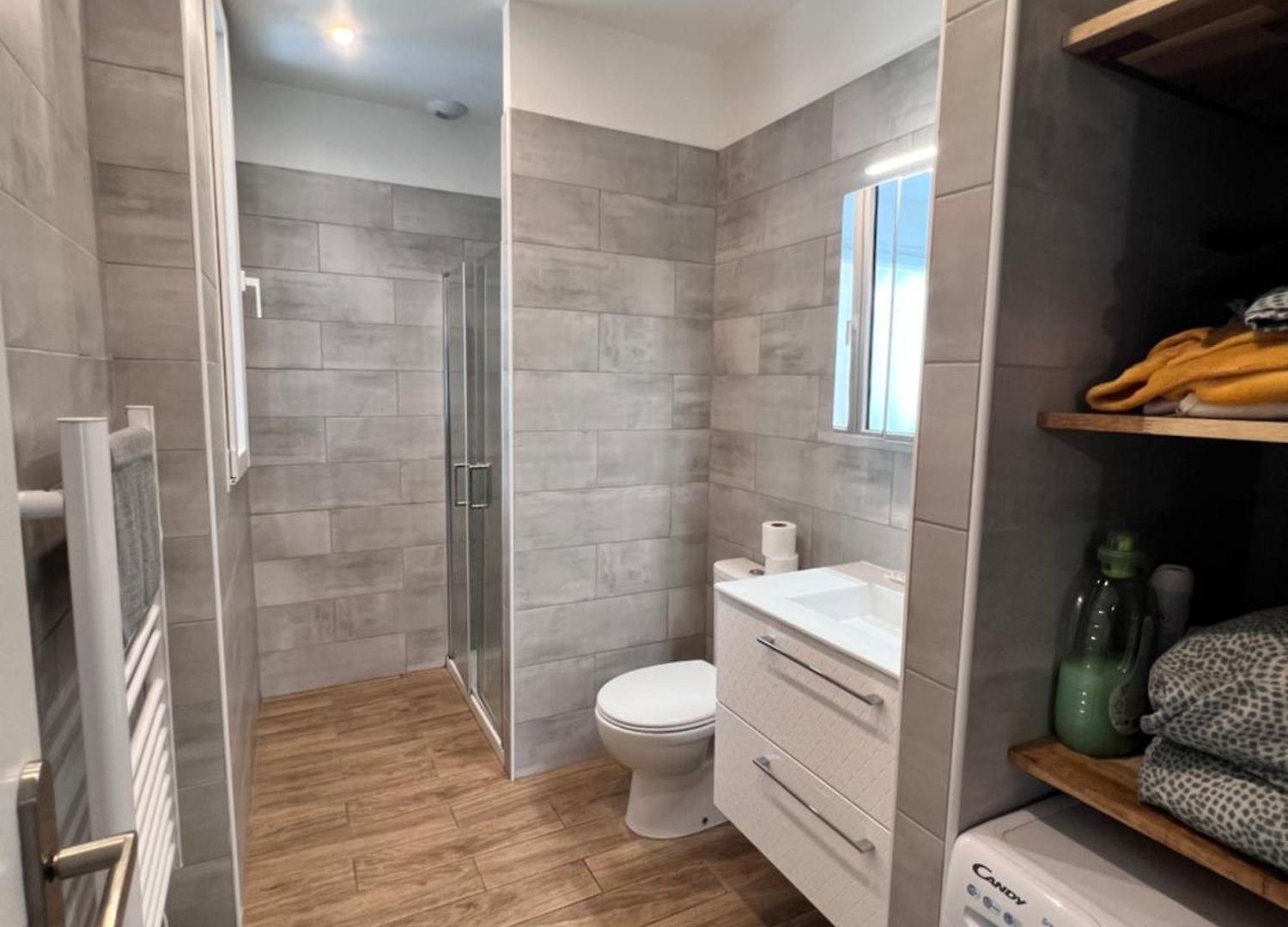 3 Chambres, Piscine Privee Et Parking *