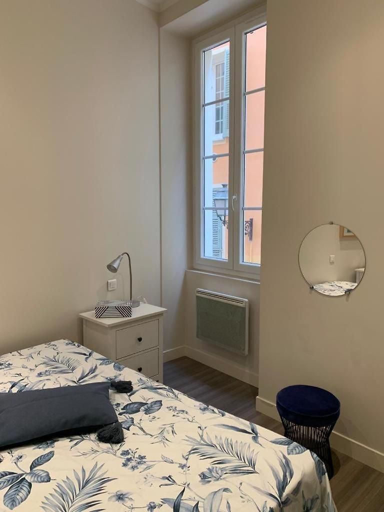 Charming Air-conditioned Apartment-prime Location In Old Apartment Nice