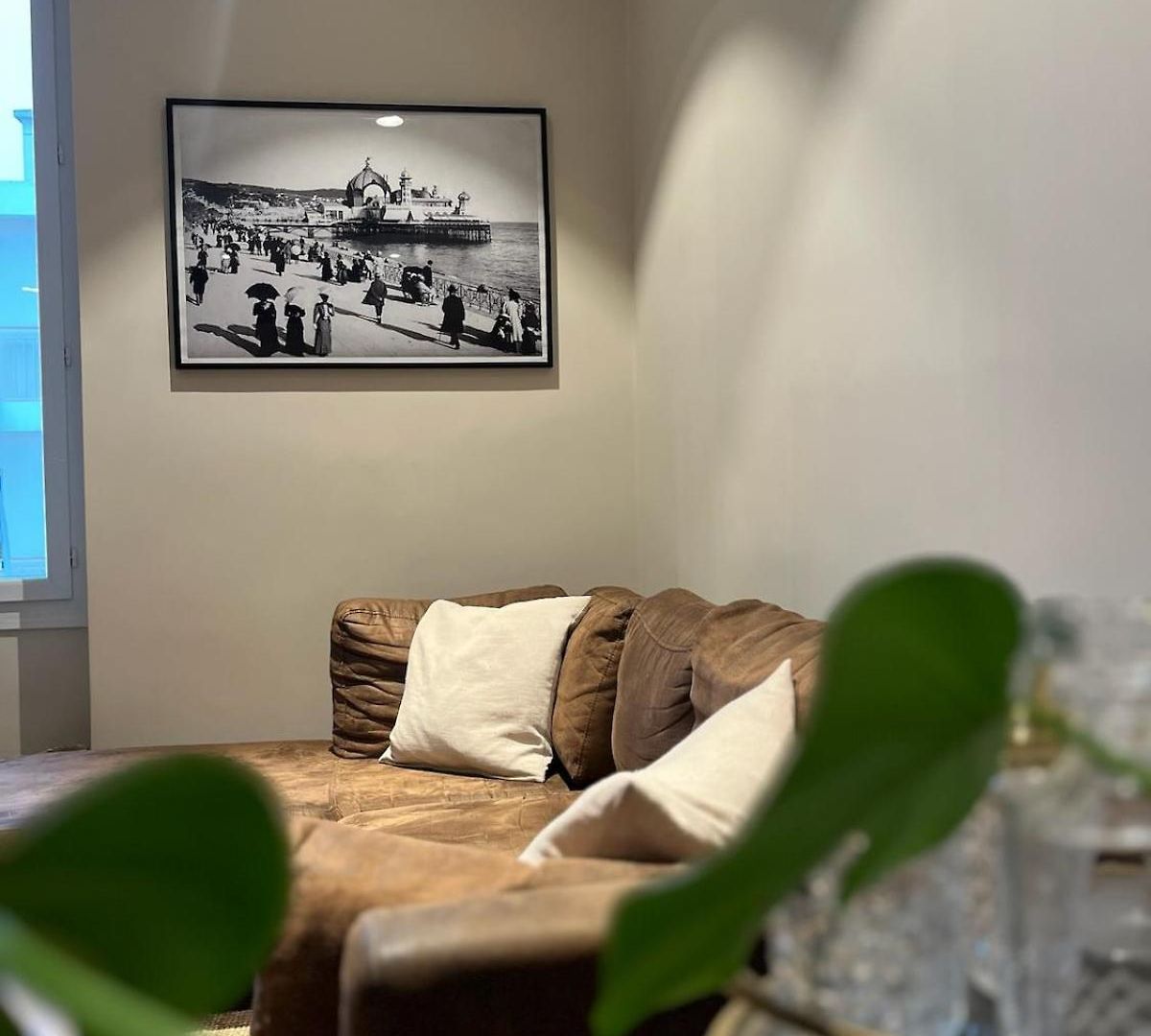 Urban Design 6 People Near Dowtown With Air Conditioning & Netflix Apartment