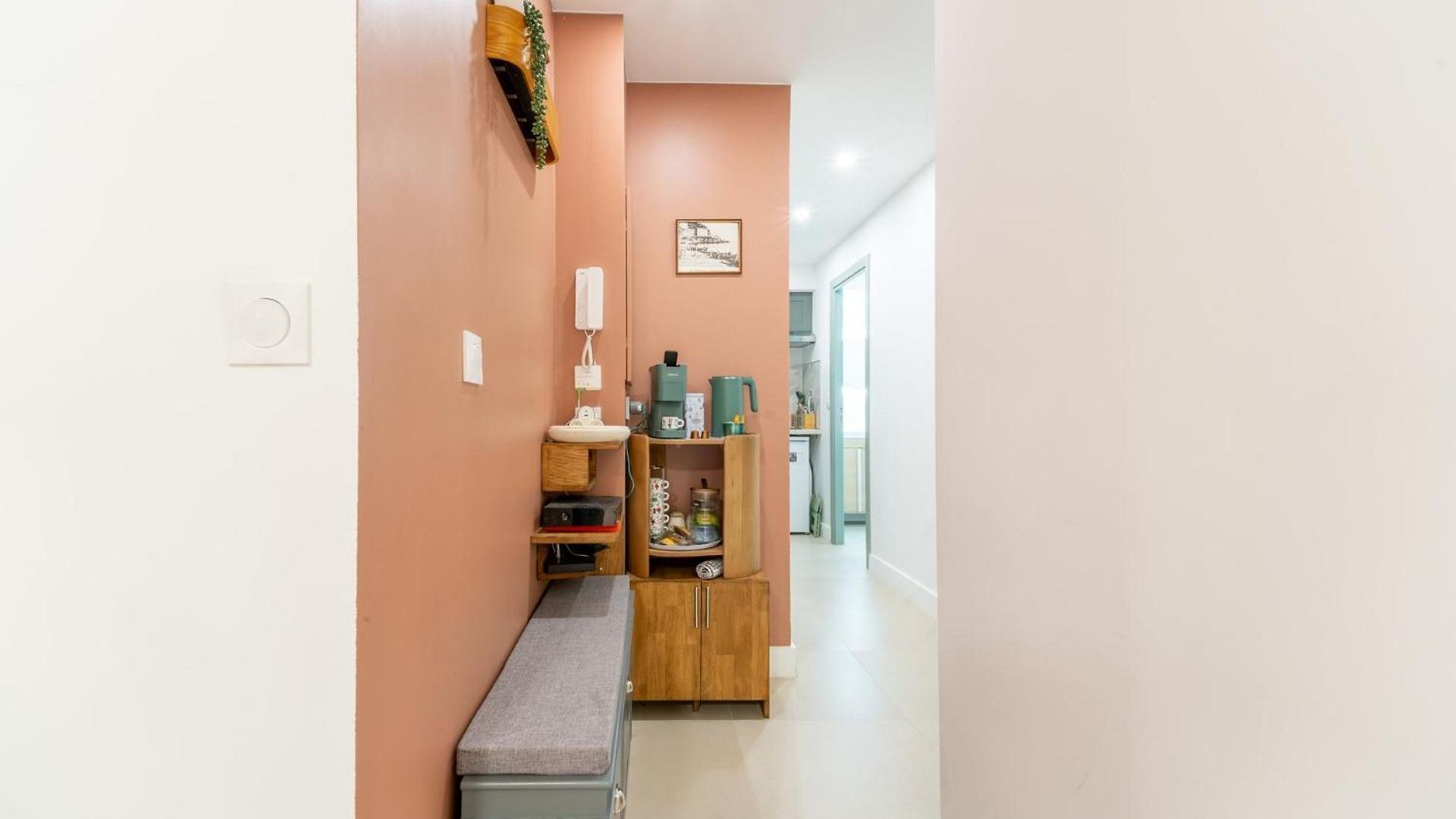 With 1 Bedroom, Gambetta, Russian Church Apartment *