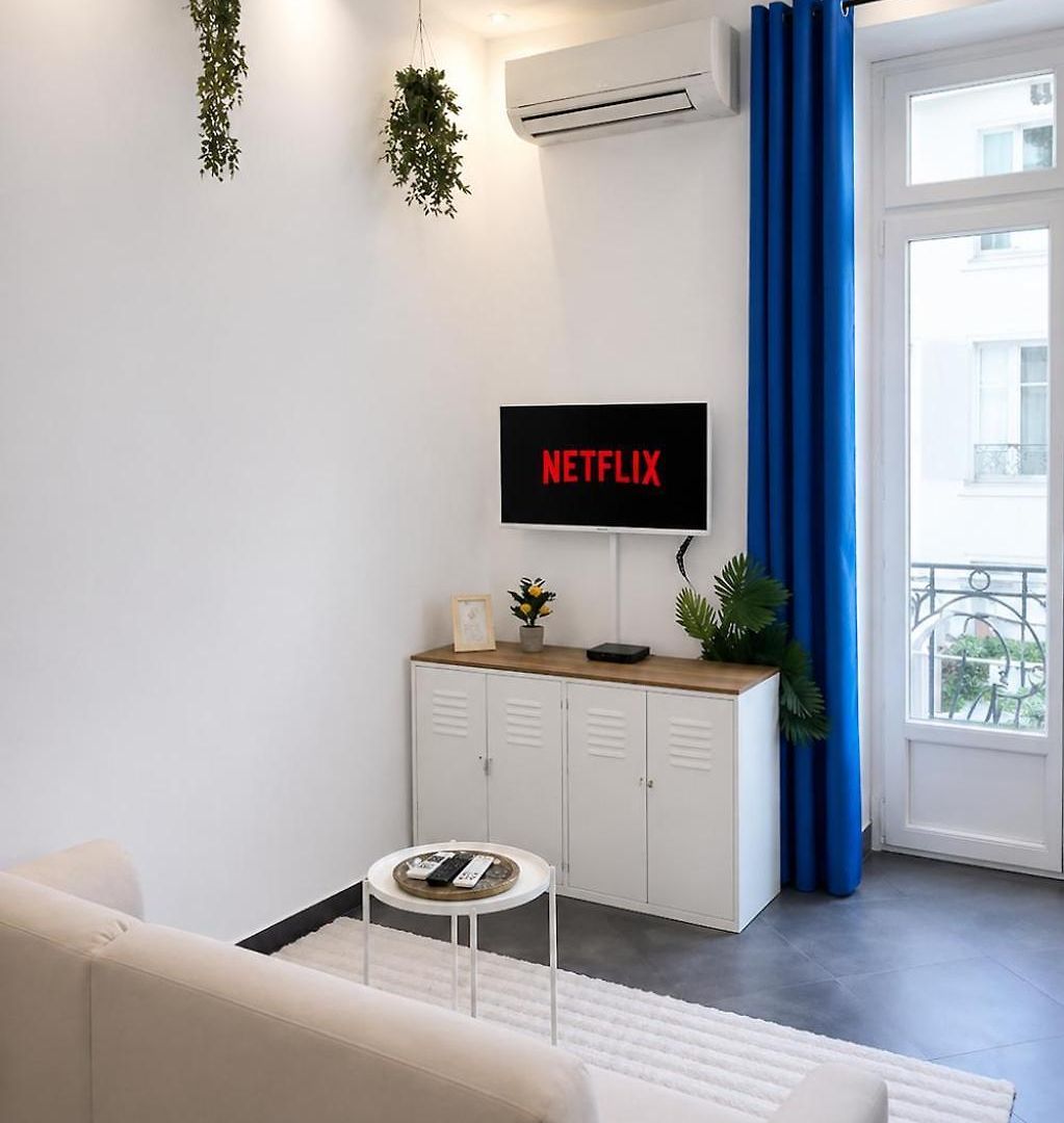 Cozy - 2 Min Walk From Apartment