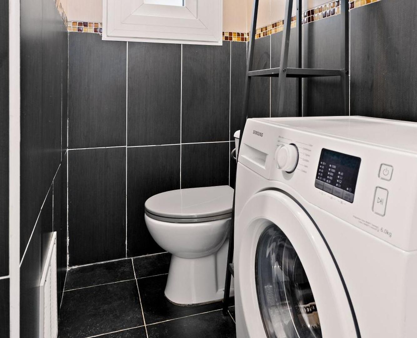 Renting - Arson - Chic & Modern Design 2-bedroom Ac Port * Nice
