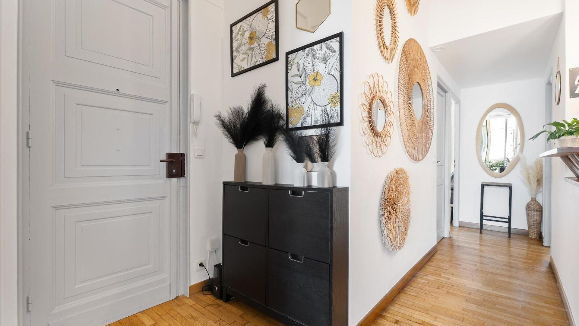 Apartment Renting - Arson - Chic & Modern Design 2-bedroom Ac Port