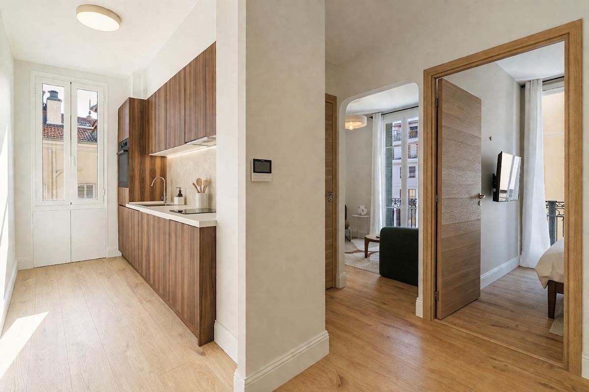 Apartment One-bedroom In Carre D'or, 200m Nice